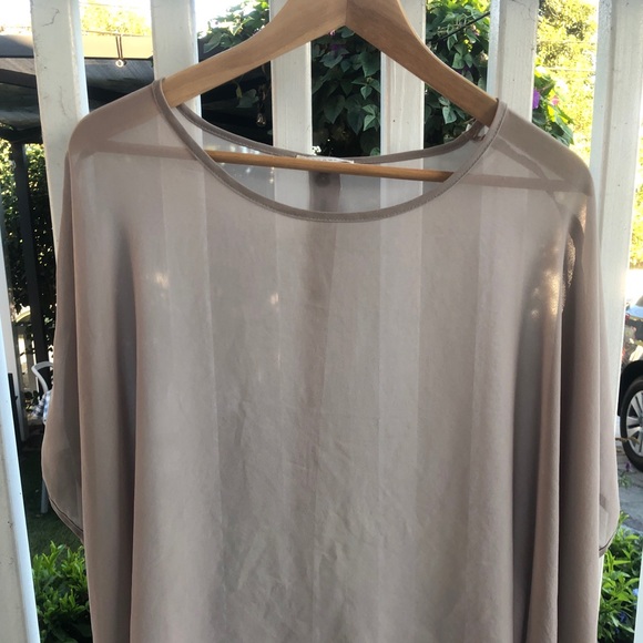 Super sexy classy top! Excellent condition. - Picture 2 of 5